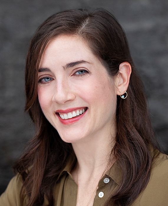 Caroline Moore Headshot