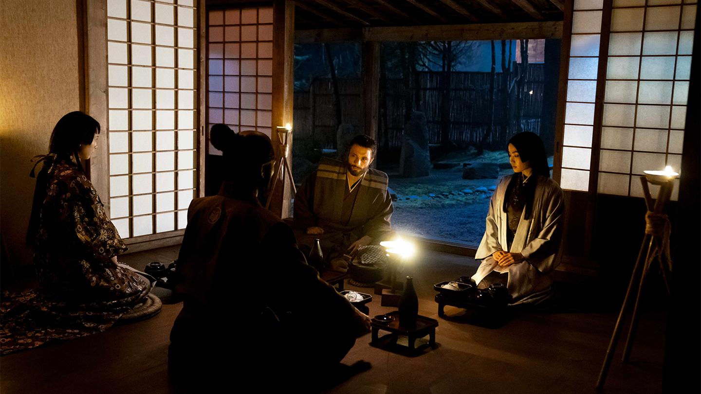 Blackthorne, Mariko, Fuji and Buntaro have a meal surrounded by fire light