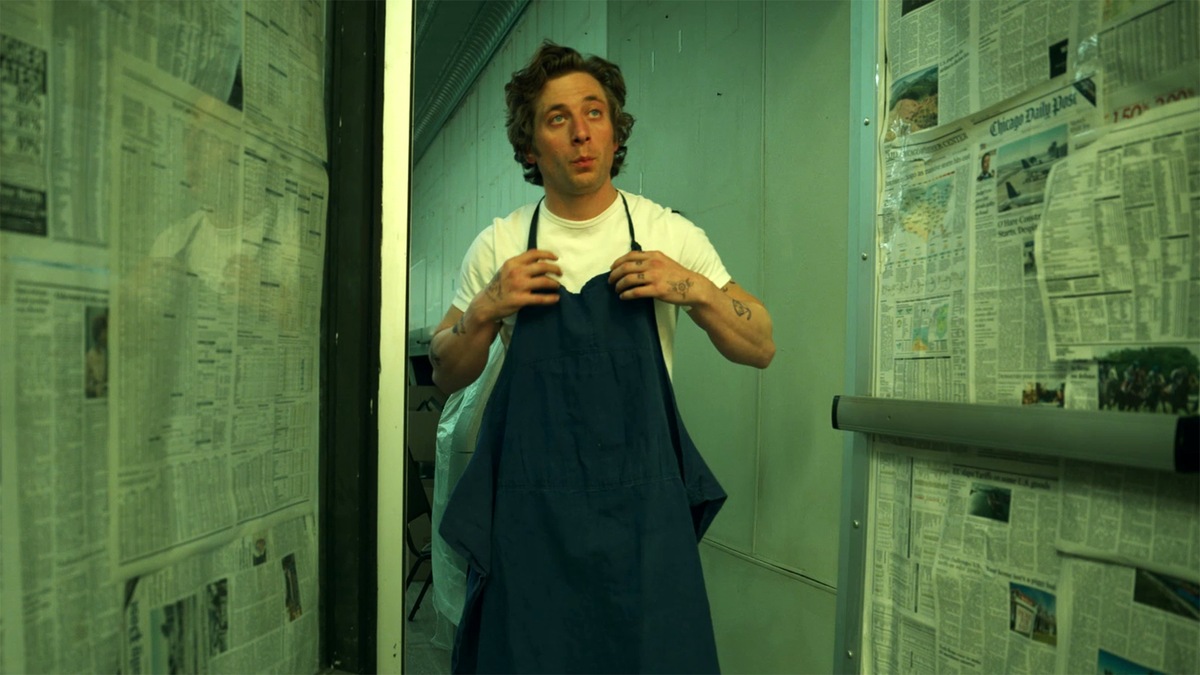 Jeremy Allen White wearing an apron for FX's The bear