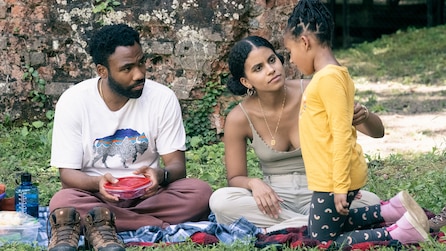 Donald Glover as Earn having picnic with Zazie Beetz as Van talking to their young daughter in yellow shirt in FX's Altanta