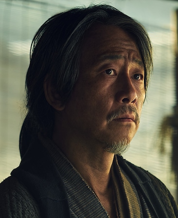 Yasunari Takeshima como o aldeão Muraji em Shogun da FX