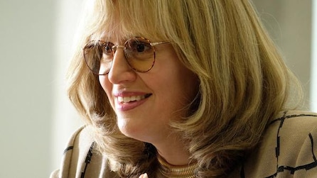 Sarah Paulson as Linda Tripp in American Crime Story Impeachment smiling