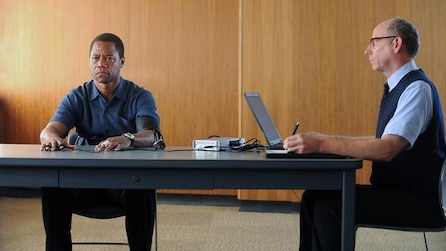 Cuba Gooding Jr as OJ Simpson taking polygraph test with proctor in American Crime Story Installment 1
