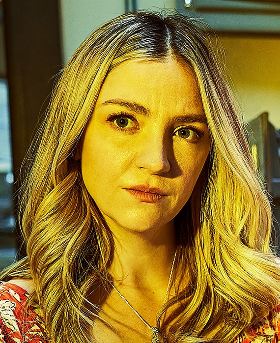 Abby Elliott Headshot