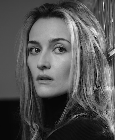 Black and white headshot of Sarah Pidgeon as Carloyn Bessette in FX's Love Story wearing a black turtleneck.