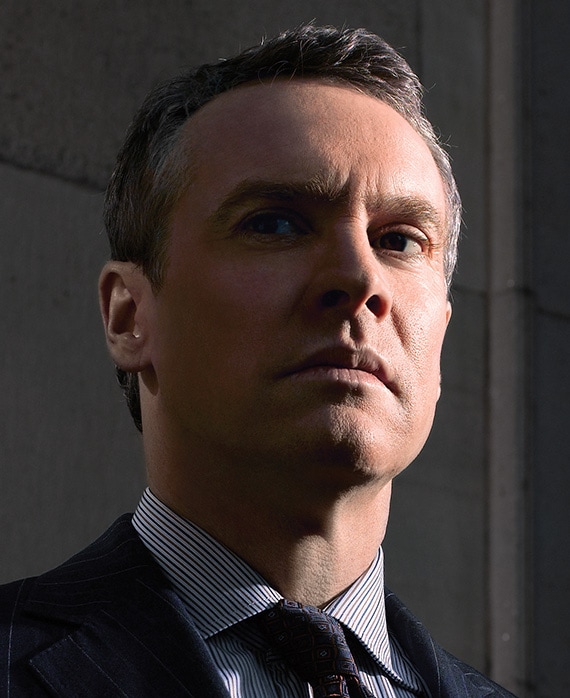 Tate Donovan as Tom Shayes in FX's Damages, in blue pinstripe suit