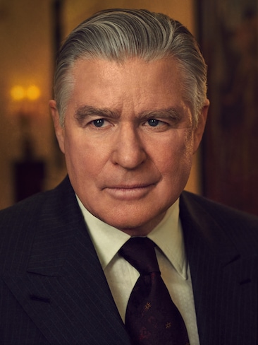 Treat Williams as Bill Paley in FEUD